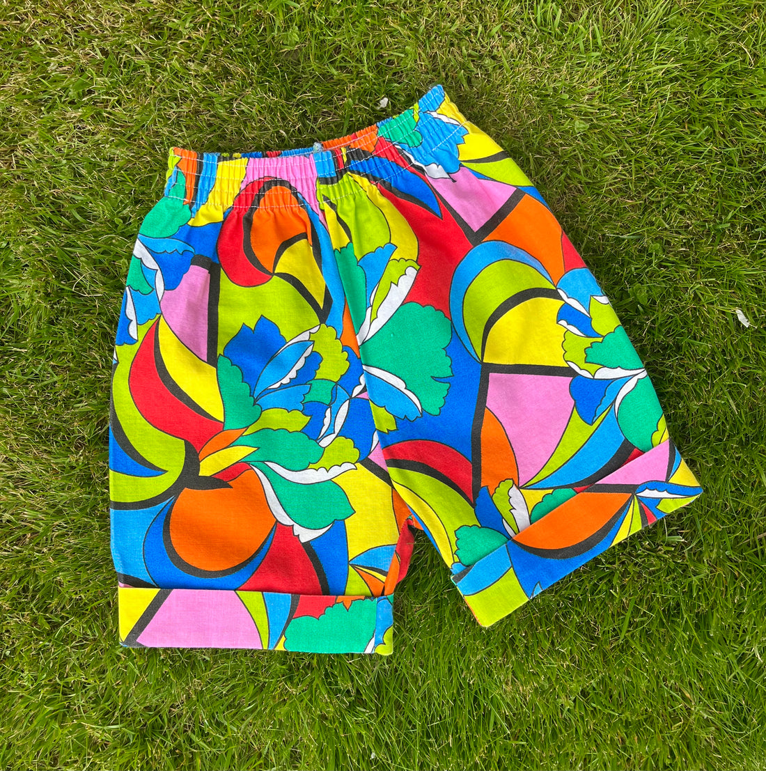 Rad Vintage Multi-Coloured Pull-On Shorts ~ 2-3 Years